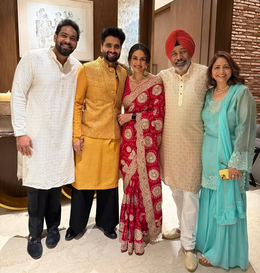 Family Celebration: Jackky Bhagnani Pays Tribute to In-Law.webp Family Celebration: Jackky Bhagnani Pays Tribute to In-Law.webp