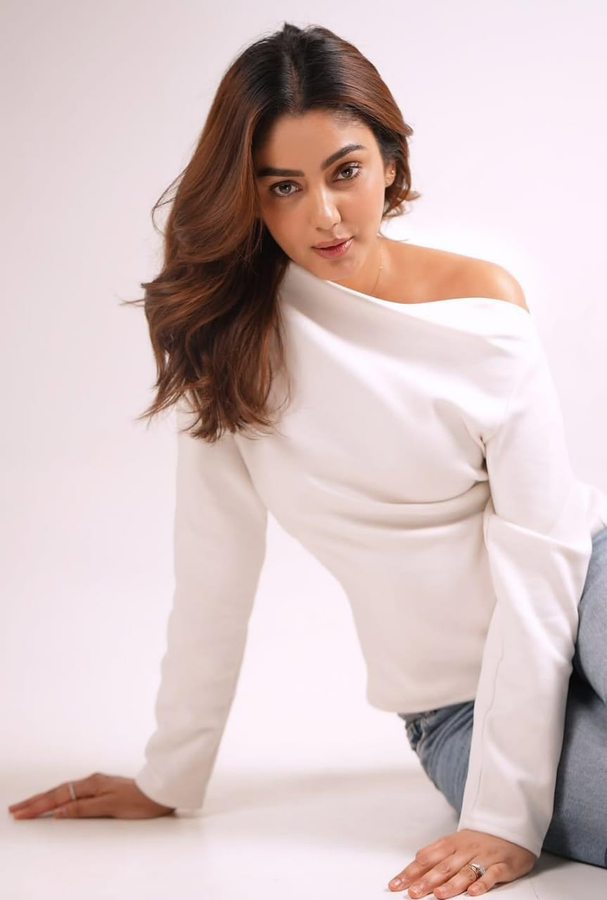 Actress Sana Makbul Prepares for Dark Role in New OTT Series.webp