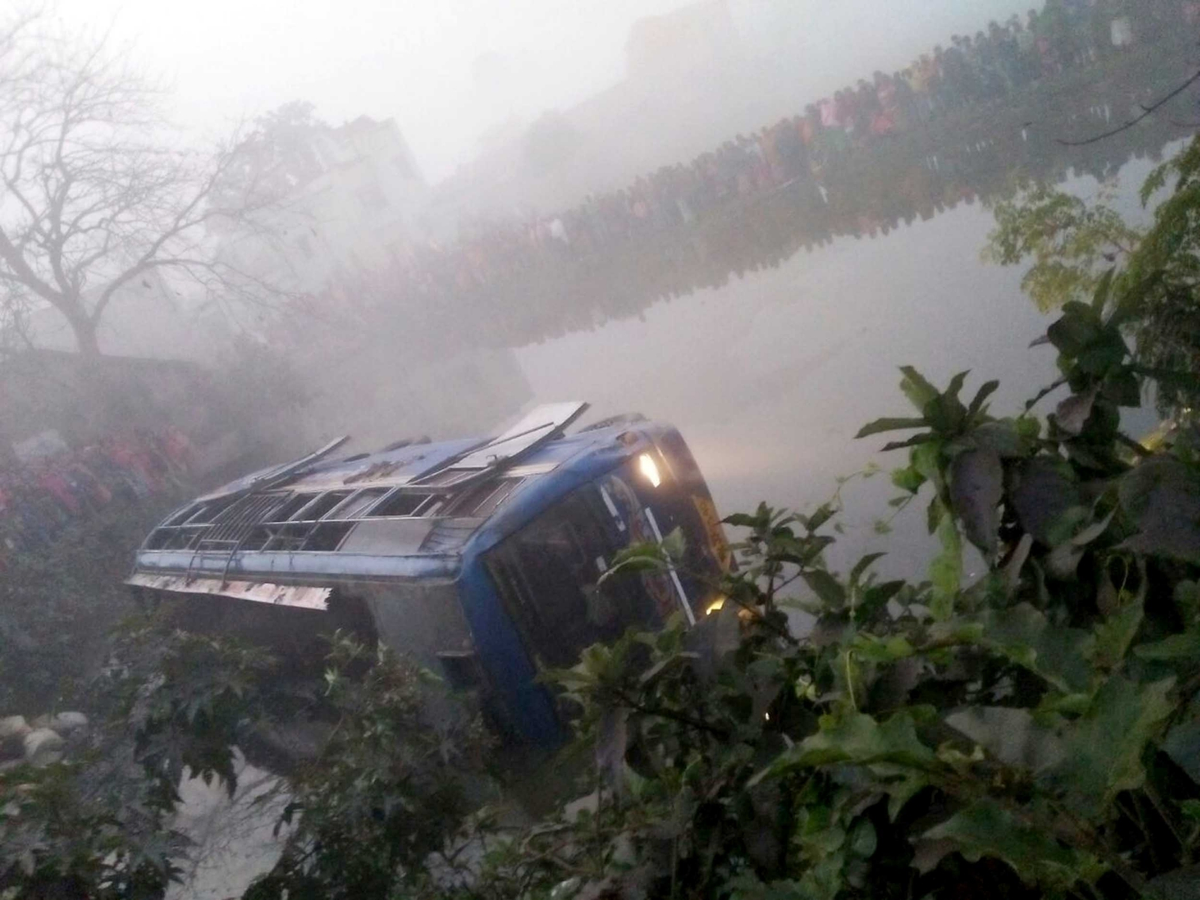 Bus Falls into Ditch Near Supaul, Passengers Escape Serious Harm.webp Bus Falls into Ditch Near Supaul, Passengers Escape Serious Harm.webp