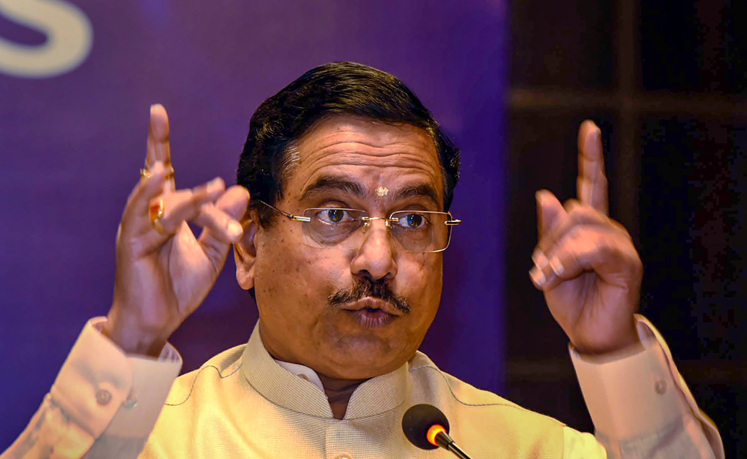 Government Prioritizes Safety of Indians Affected by Conflict.webp