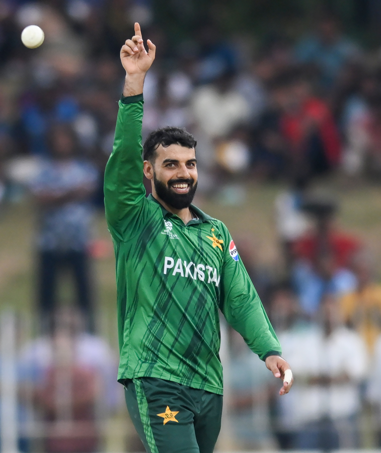 Afridi Questions Shadab's Place Amidst Pakistan's World Cup Exit.webp