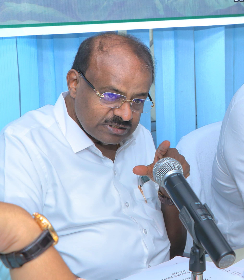 Karnataka Tobacco Growers Face Crisis: Union Minister Kumaraswamy Steps In.webp Karnataka Tobacco Growers Face Crisis: Union Minister Kumaraswamy Steps In.webp