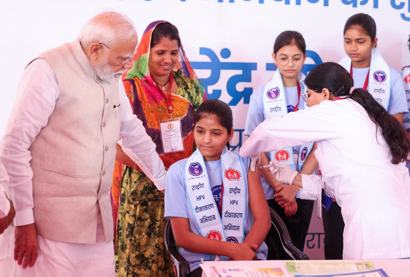 HPV Vaccine Campaign Launched: Girls Report Feeling 'Safe' After Interaction with PM.webp HPV Vaccine Campaign Launched: Girls Report Feeling 'Safe' After Interaction with PM.webp