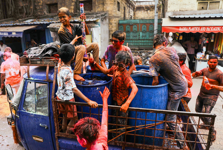 Governors and CMs Extend Holi Greetings in Telugu States.webp