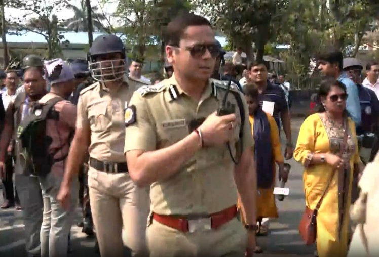 Kolkata Prepares for Dol Yatra and Holi with Expanded Police Presence.webp