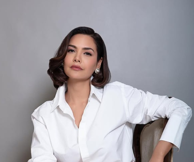 Stranded in Abu Dhabi, Esha Gupta Thanks Authorities for Safe Return.webp Stranded in Abu Dhabi, Esha Gupta Thanks Authorities for Safe Return.webp