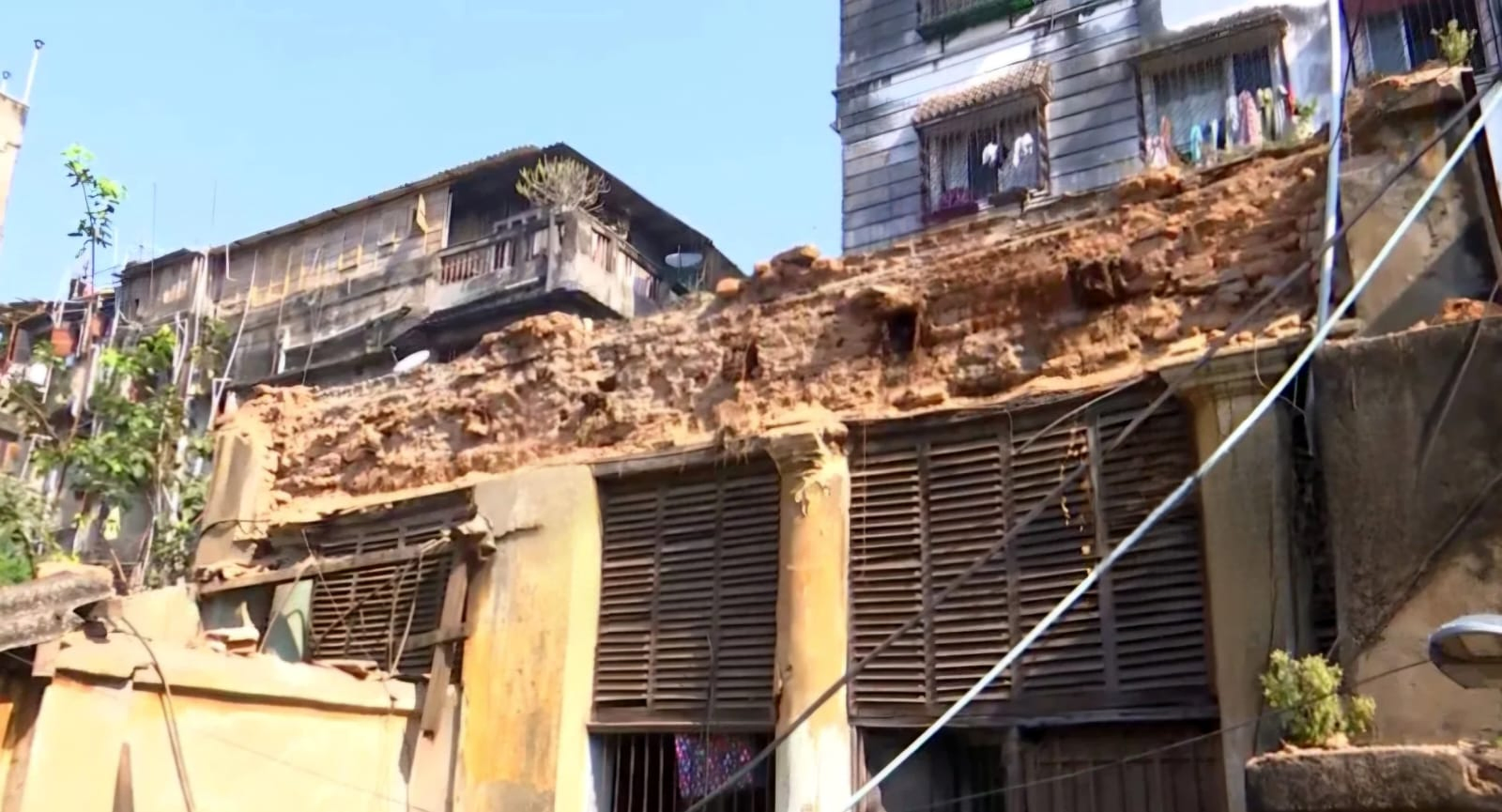 Park Street Building Collapse Sparks Concern Over Aging Structures.webp