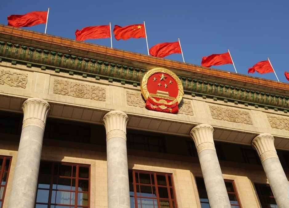 Citizens Struggle with Economic Reality During China's Spring Festival.webp