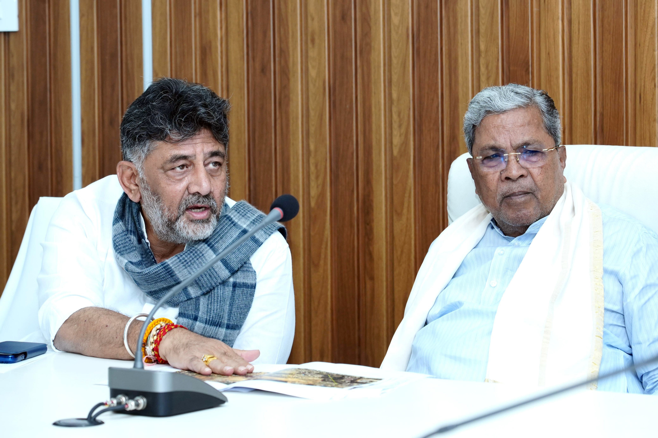 Political Fallout: Siddaramaiah Responds to Tapping Claims.webp