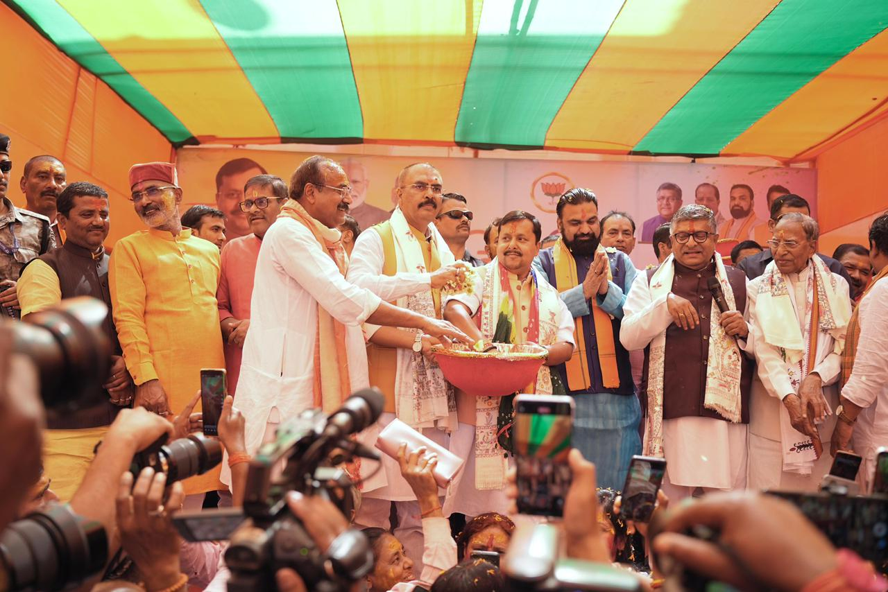 Nitin Nabin Celebrates Holi with BJP Workers in Patna.webp
