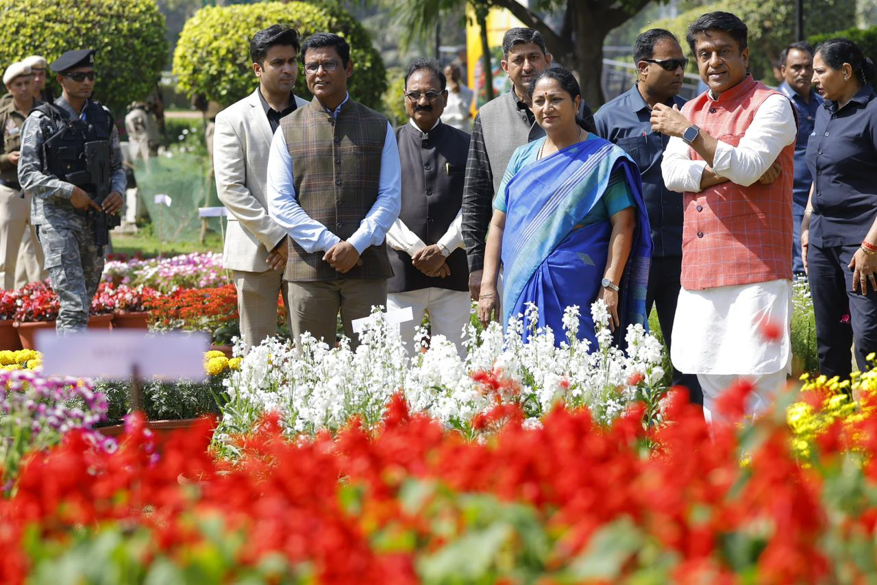 Delhi CM Inaugurates Flower Festival at Central Park.webp