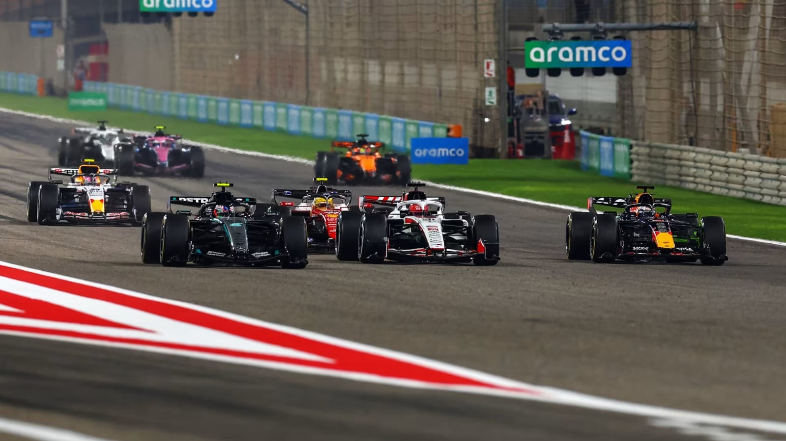 Formula One: Australian Grand Prix Early Sellout Highlights Demand.webp