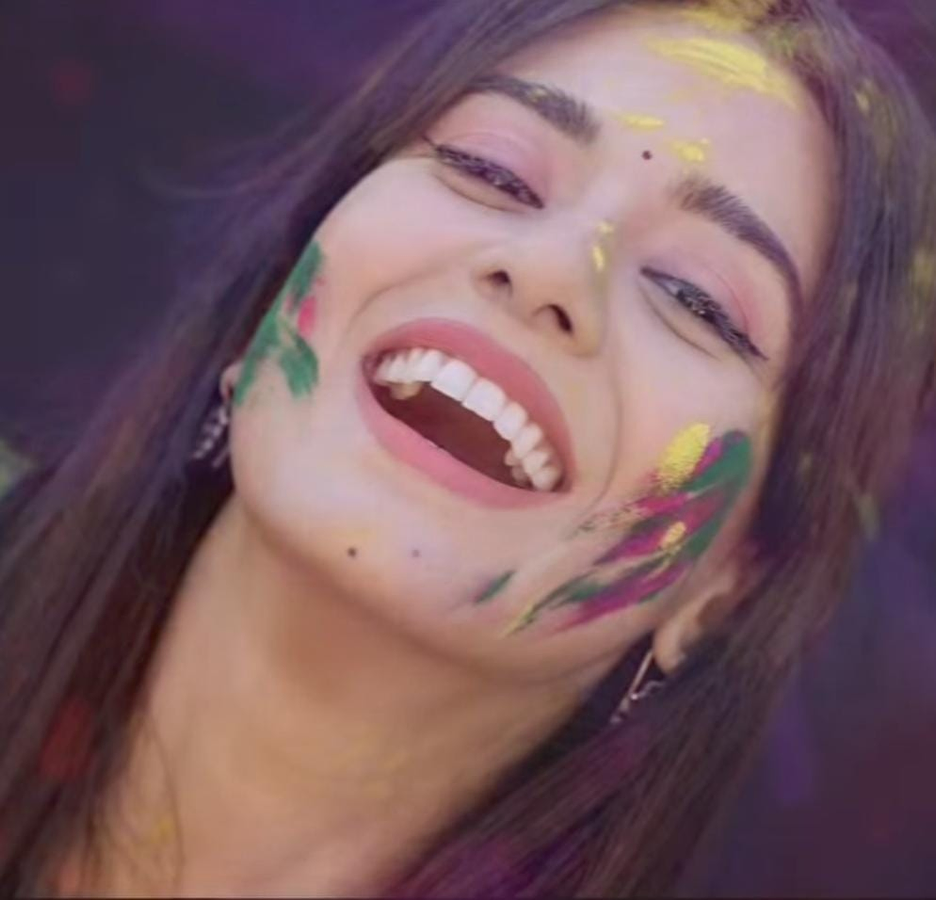Akshay Kumar Captured Amrita Rao's Holi Joy in Throwback Pictures.webp