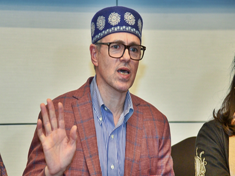 Omar Abdullah Meets with Civil Society, Offers Prayers for Iran Victims