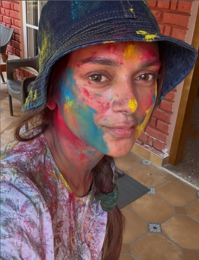 Holi Revelry: Aditi Rao Hydari and Siddharth's Relaxed Celebration.webp Holi Revelry: Aditi Rao Hydari and Siddharth's Relaxed Celebration.webp