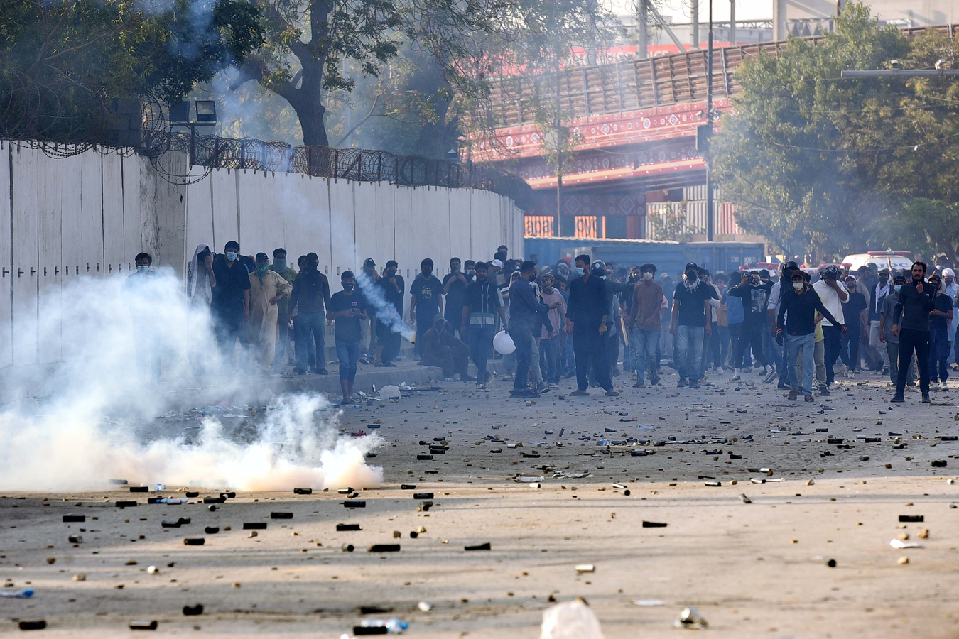 Protests in Karachi Disrupt Traffic, US Embassy Issues Departure Orders.webp