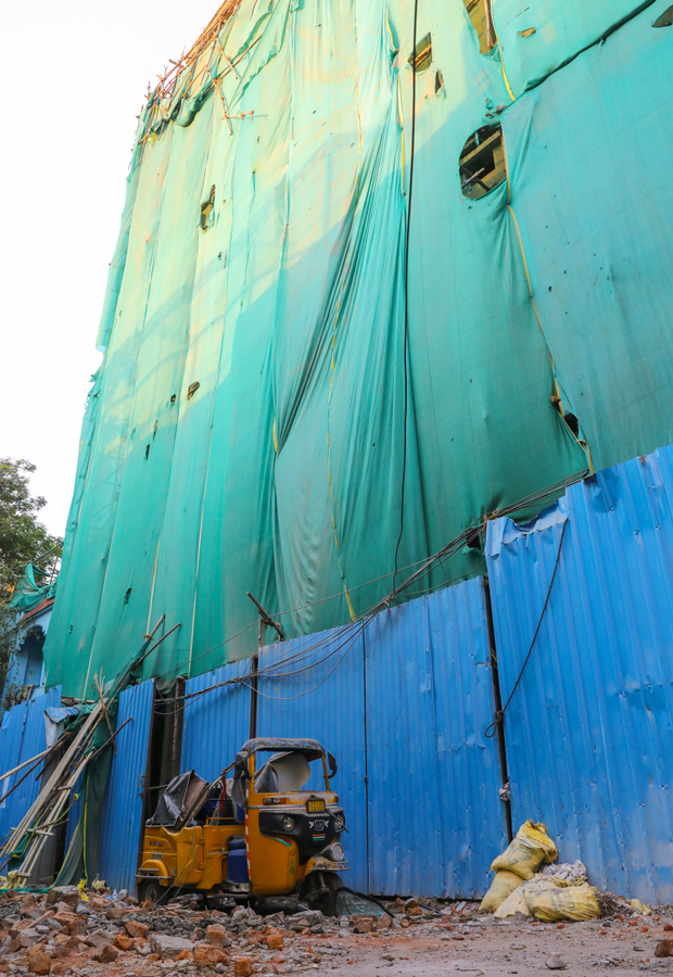 Scaffolding Collapse Causes Fatalities at Hyderabad Construction Site.webp