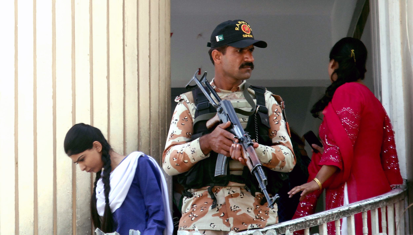 Youth Exodus: Pakistan Faces Discontent and Economic Challenges