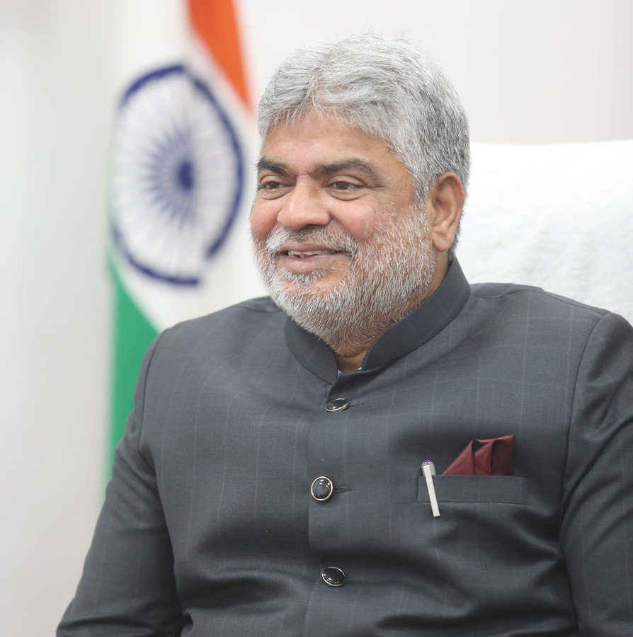 Supreme Court Urges Telangana Speaker to Rule on Disqualification Cases.webp