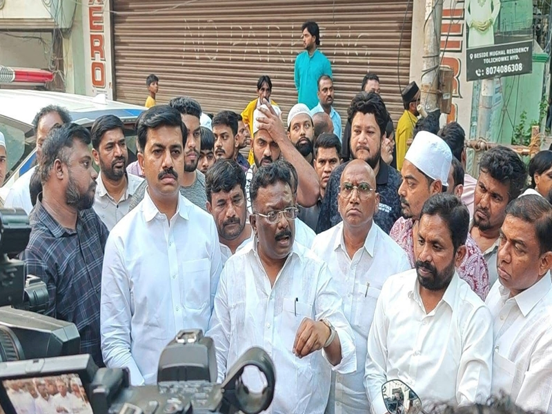 Construction Site Tragedy: Workers Fall from Under-Construction Building