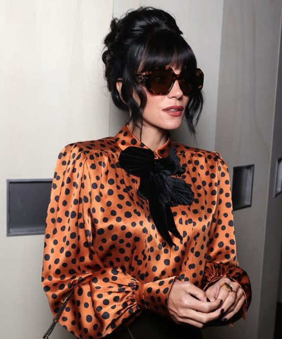 Behind the Lyrics: Allen's Unique Performance on West End Girl Tour.webp