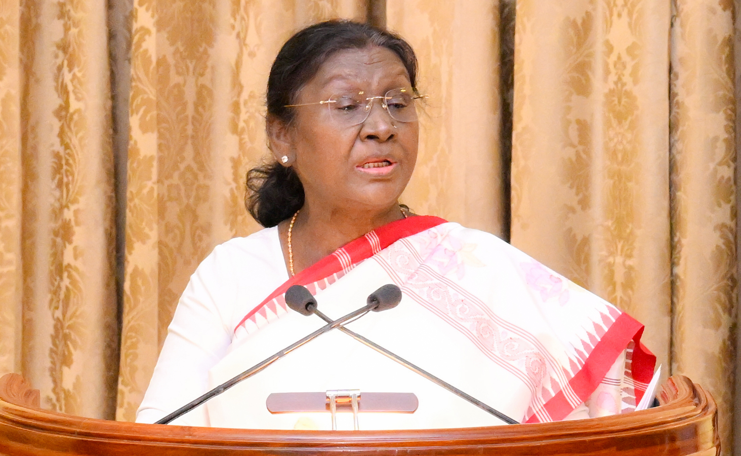 Droupadi Murmu's First Visit to West Bengal: Festival Inauguration and Conference.webp