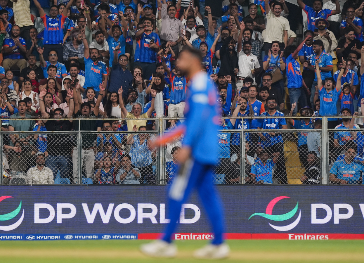 Axar Patel Urges Confidence as Chakravarthy Battles Recent Decline.webp