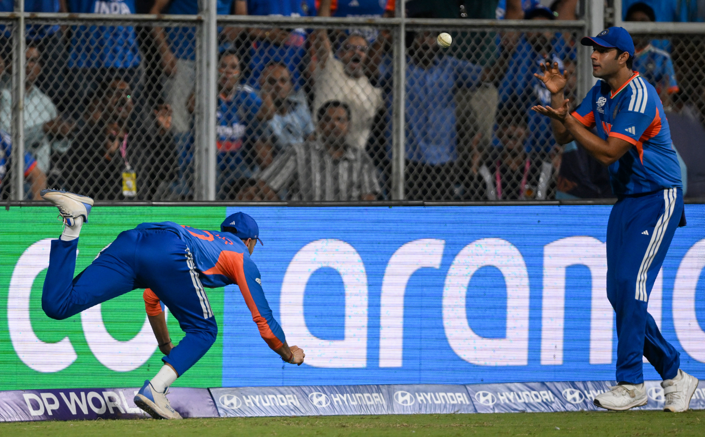 Gavaskar Praises Axar Patel's Fielding Brilliance.webp