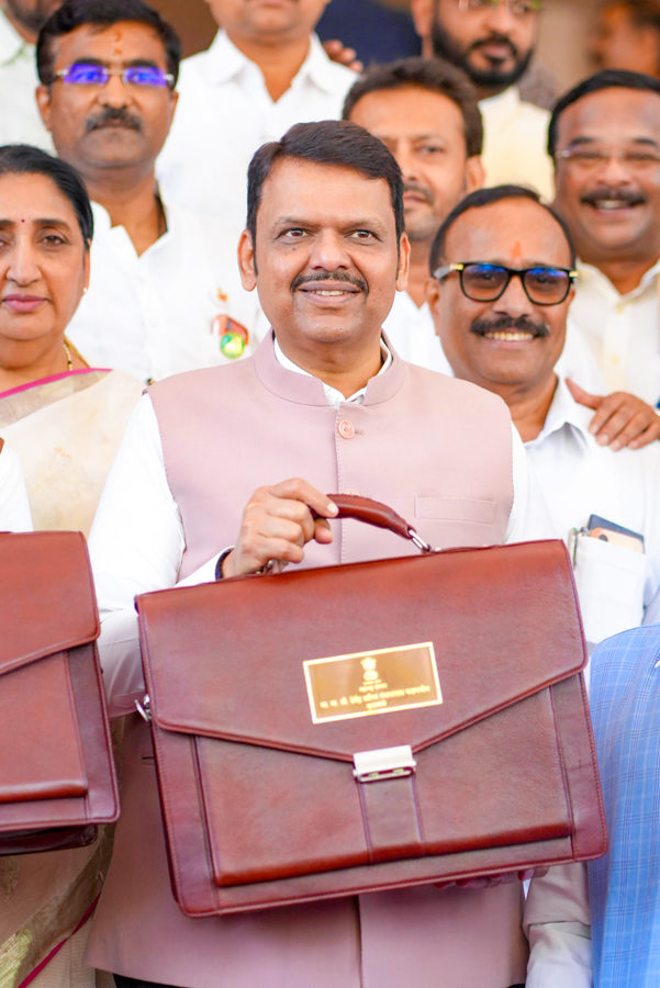 State Budget Includes ₹2 Lakh Loan Waiver for Farmers.webp