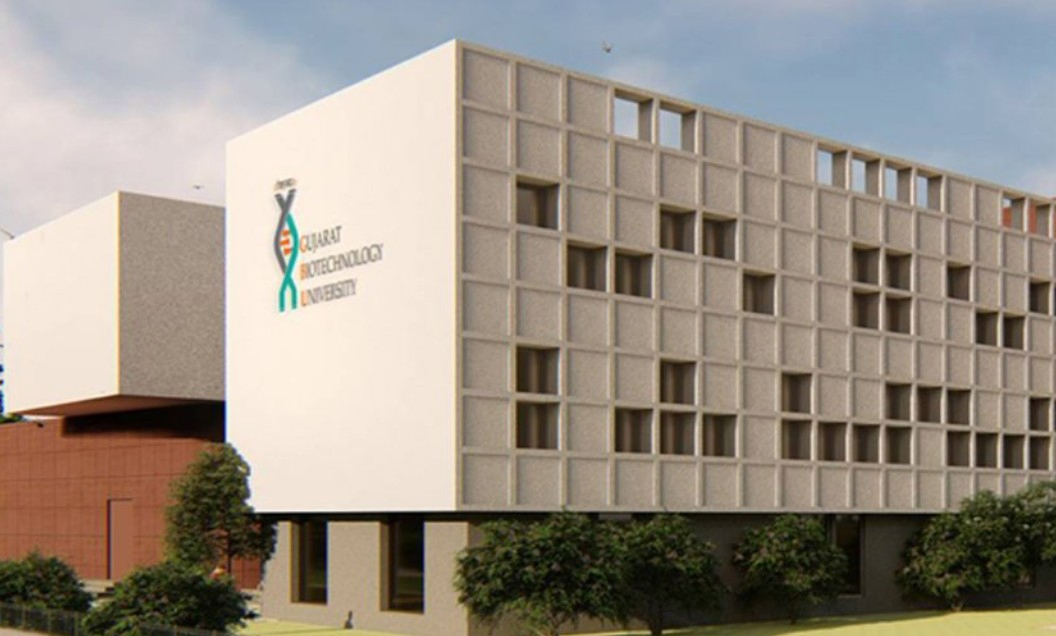 Faculty and Students Achieve Recognition at Gujarat Biotechnology University.webp