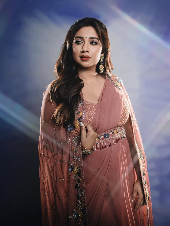 Shreya Ghoshal Celebrates 'Saiyaara Reprise' Award Win and W.i.S.H. Success.webp