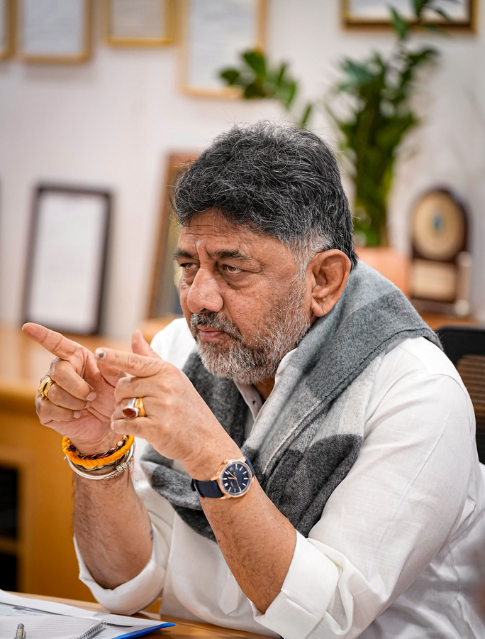 Karnataka Contractors Seek Bill Payments; Shivakumar Promises Meeting.webp