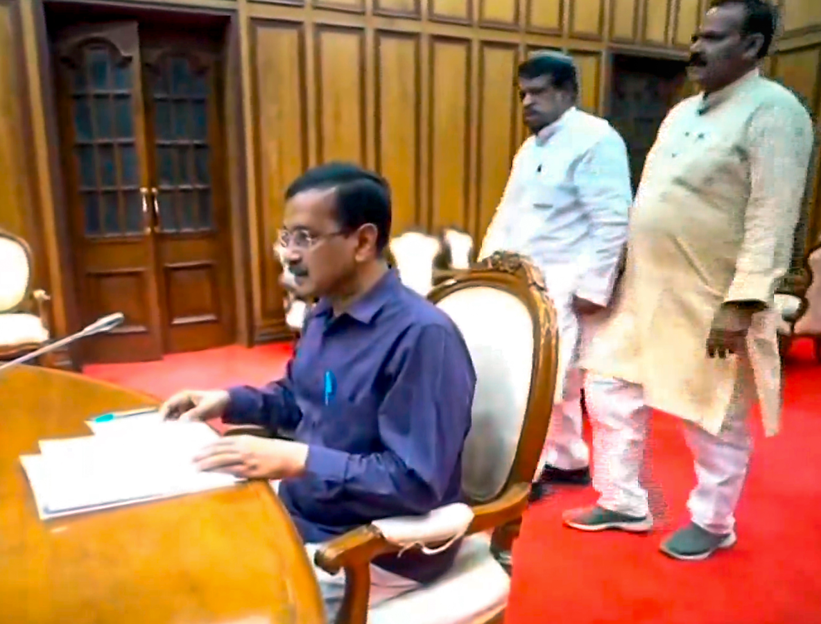 Privileges Committee Hearing Highlights Controversy Surrounding Delhi Assembly's 'Phansi Ghar'.webp