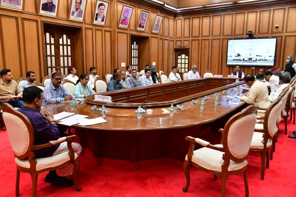 Delhi Assembly Panel Slams AAP's 'Gallows' Claim as Insult to Martyrs.webp