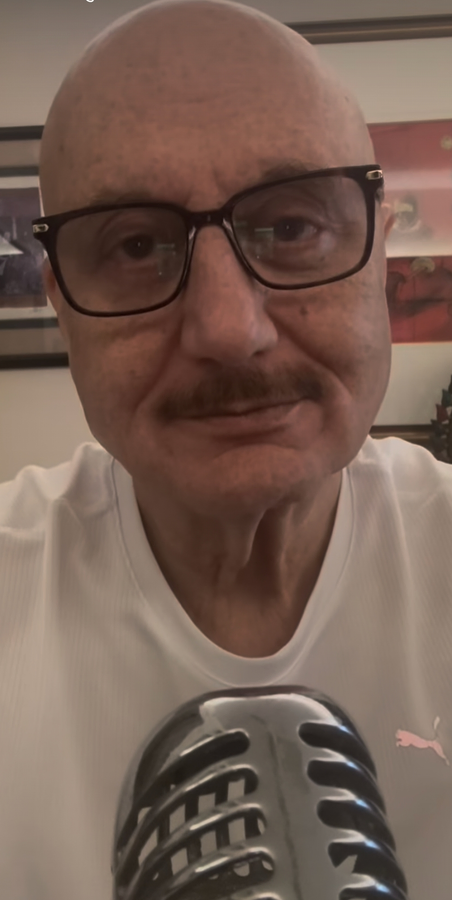 Bollywood Veteran Receives Heartfelt Note from Ramesh Sippy.webp