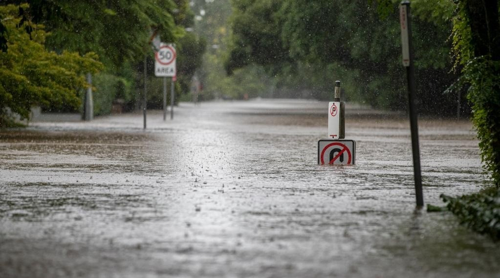 Hospital Evacuation Amid Rising Floodwaters in Australia.webp