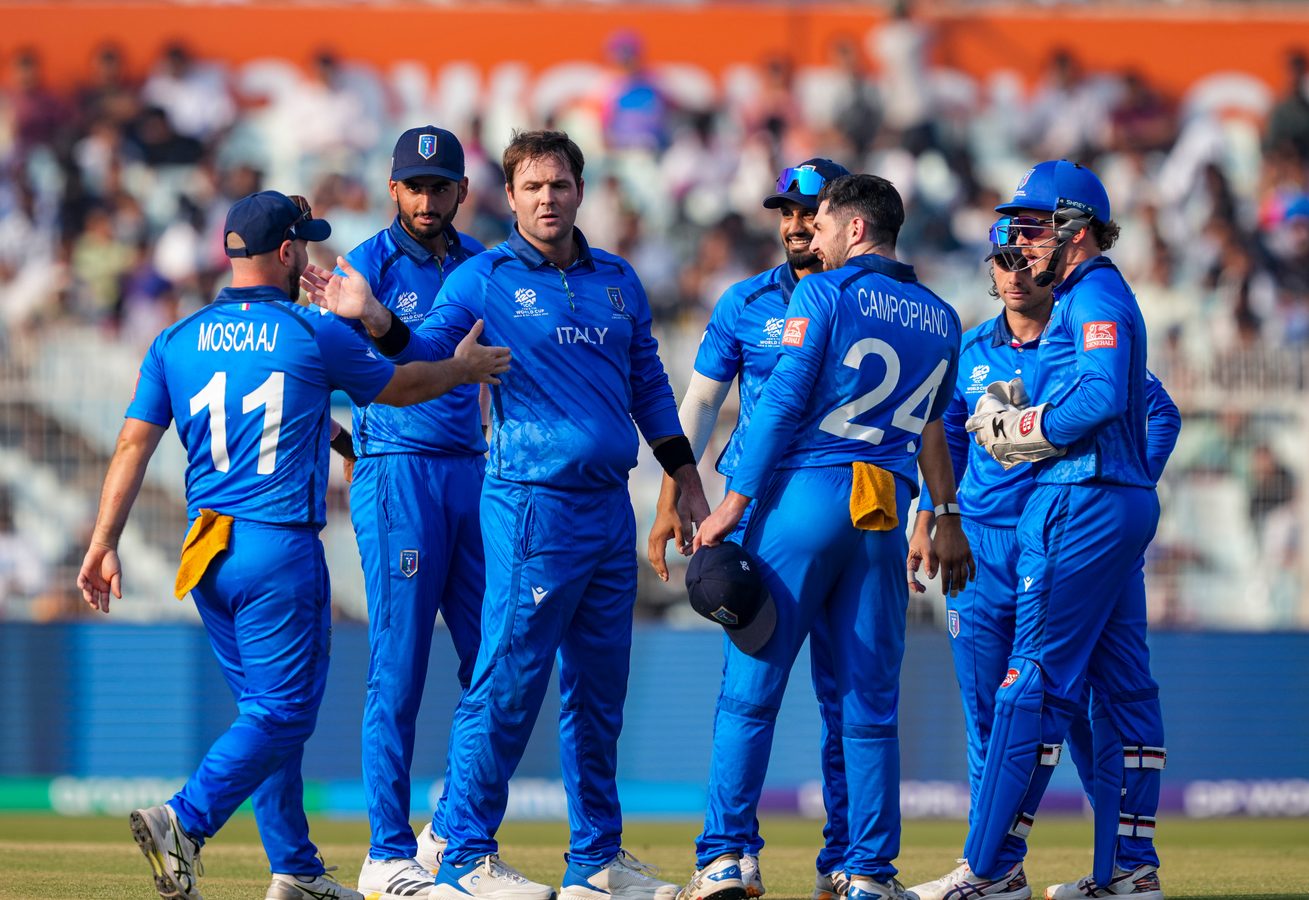 England's Winning Partnership: Jacks and Curran Power Against Italy.webp