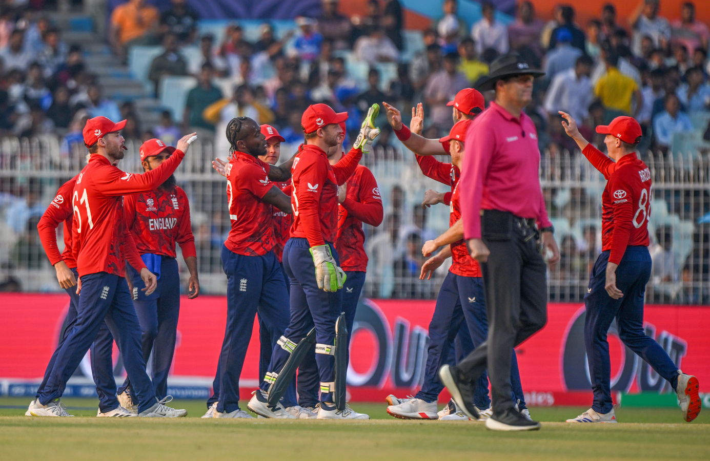 Curran, Overton Lead England to T20 World Cup Victory.webp