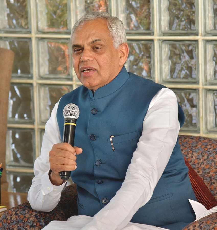 Gujarat's Agricultural Initiatives: Support, Natural Farming, and Recognition.webp