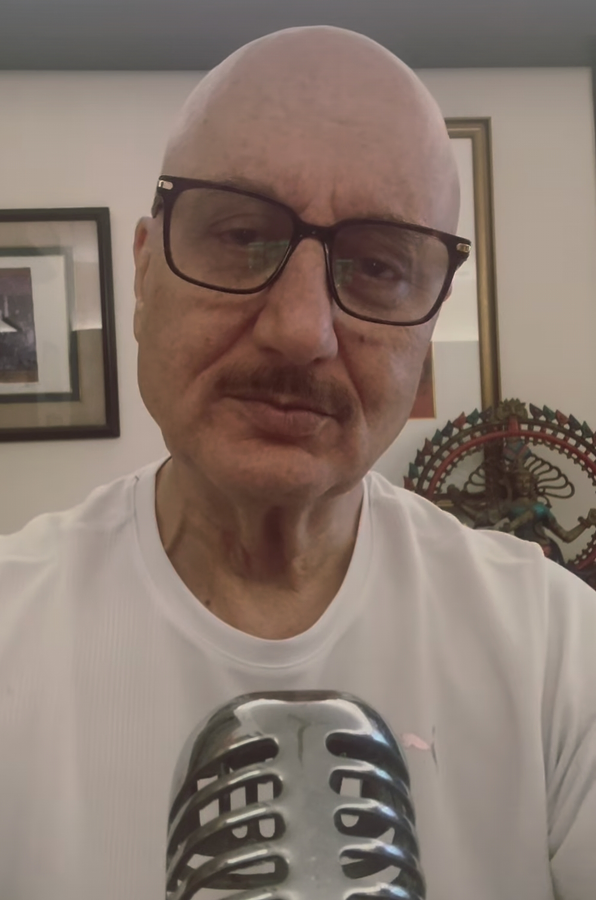 Bollywood Star Reflects on the Career of Academy Award Winner Robert Duvall.webp