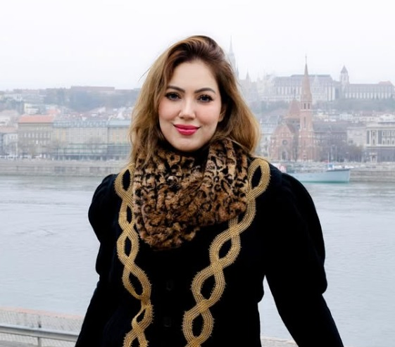 Munmun Dutta Starts Day with New Rescue Kitten.webp