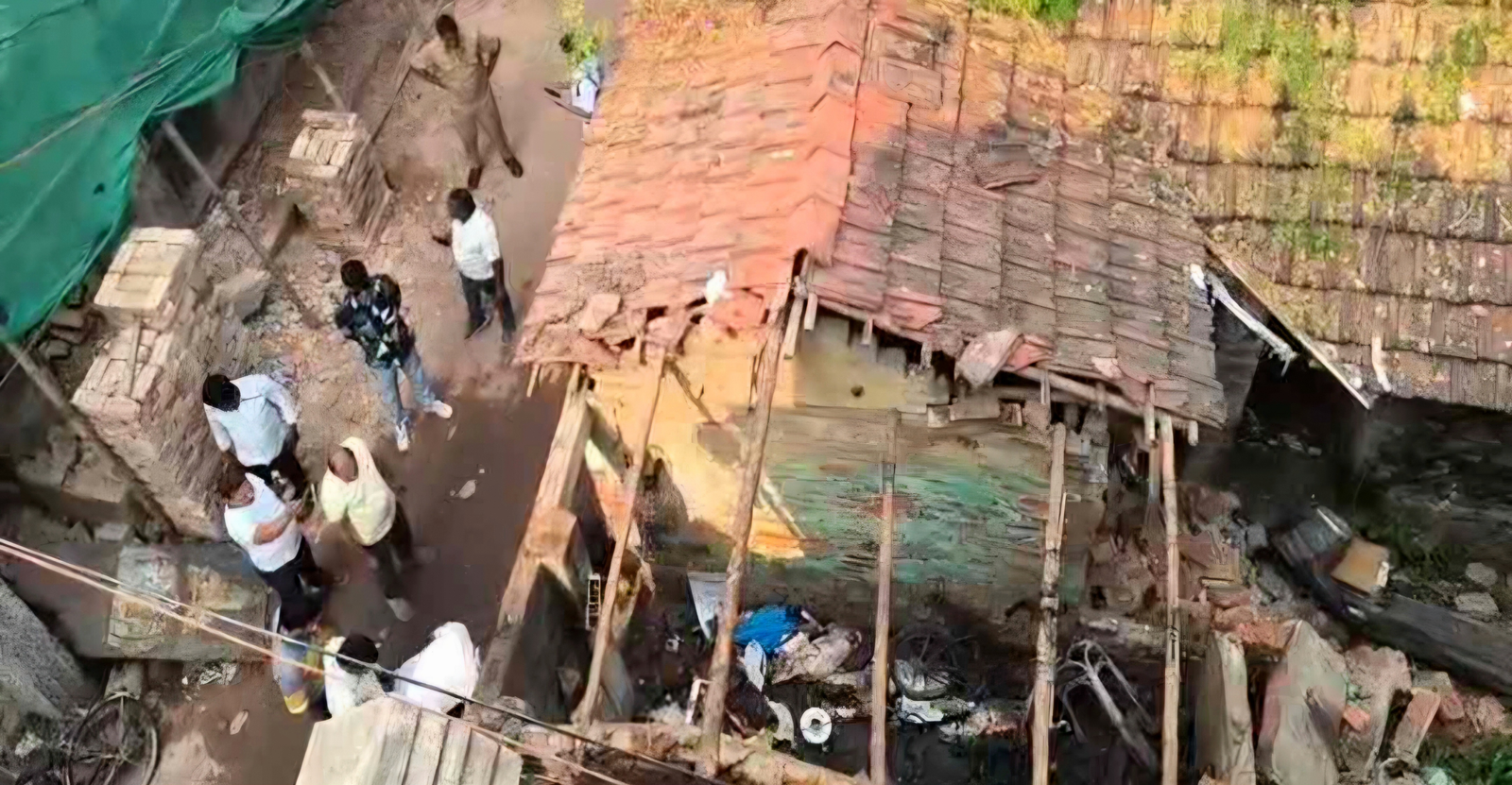 Explosions in Paikpara: Kolkata Authorities Investigate Incident.webp