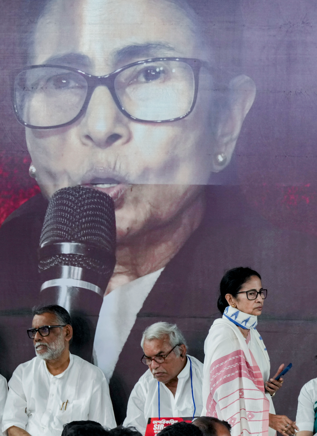 Banerjee Claims Centre Threatens Lok Bhavan, Stakes Bengal's Autonomy.webp