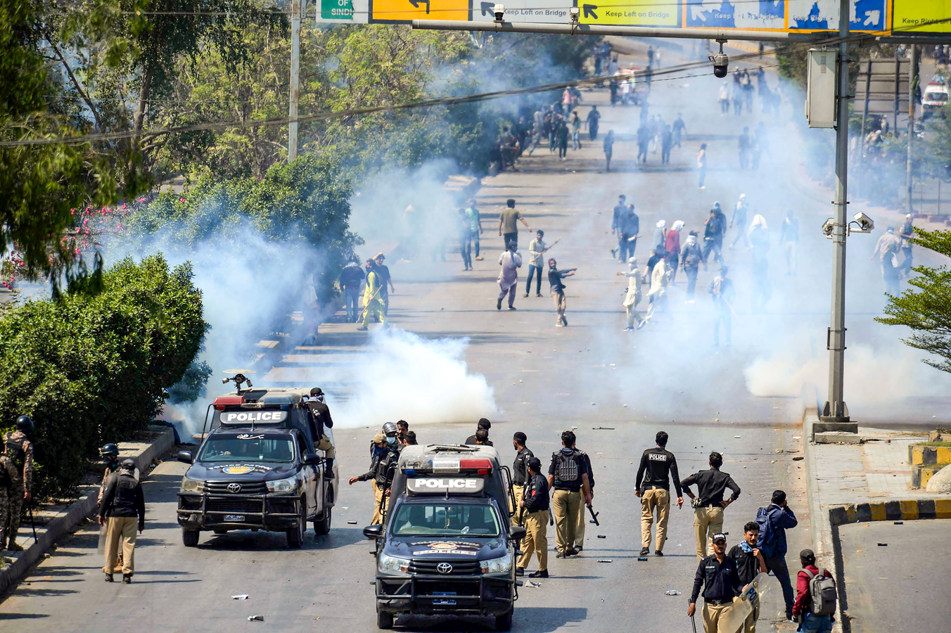 Fatal Protests in Pakistan: Investigation Called for Following Khamenei Killing.webp