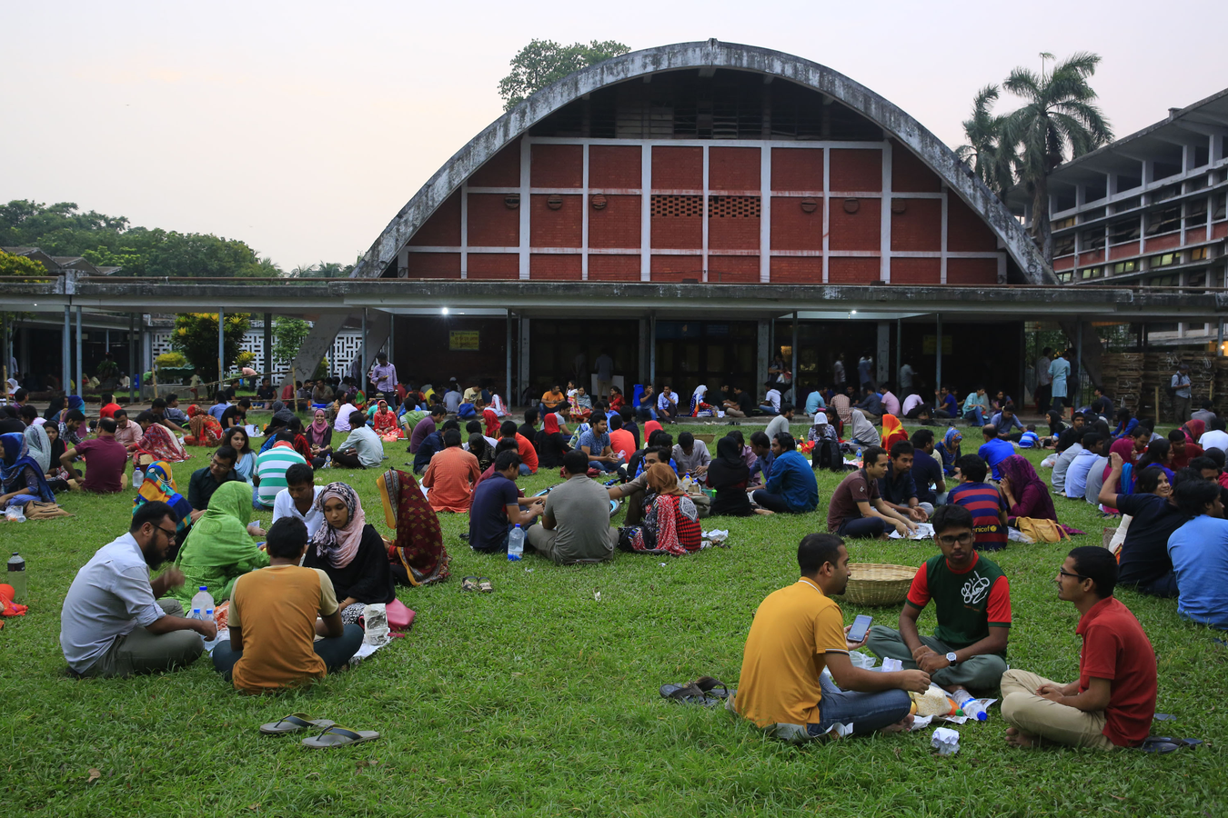 Thousands of Bangladeshi Students Face University Expulsions After Political Transition.webp