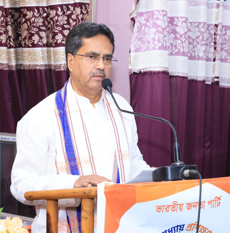 Tripura CM Holds Meeting with Tribal Leaders Ahead of Polls.webp