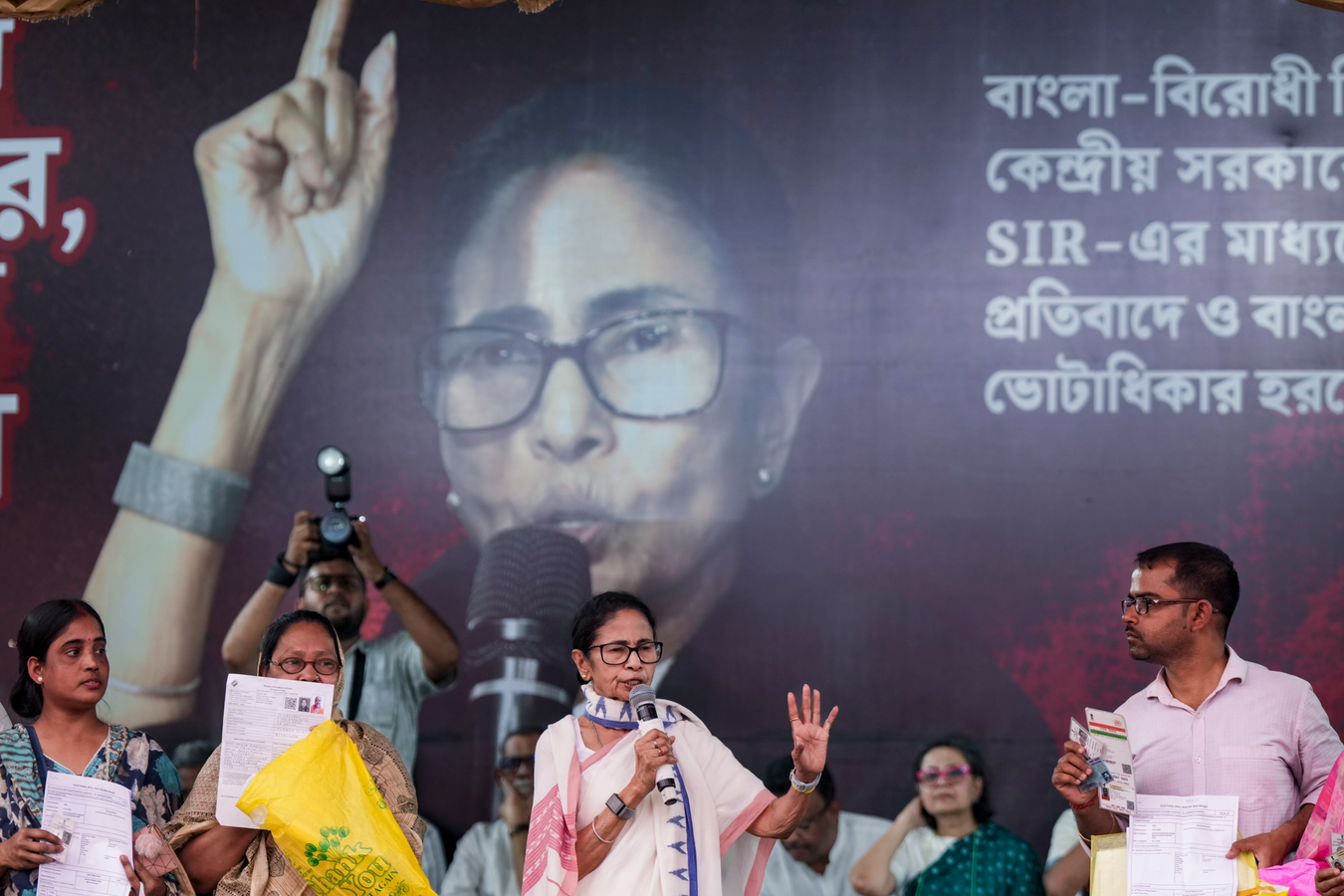 Bengal Election Clash: Banerjee Challenges President Murmu's Visit