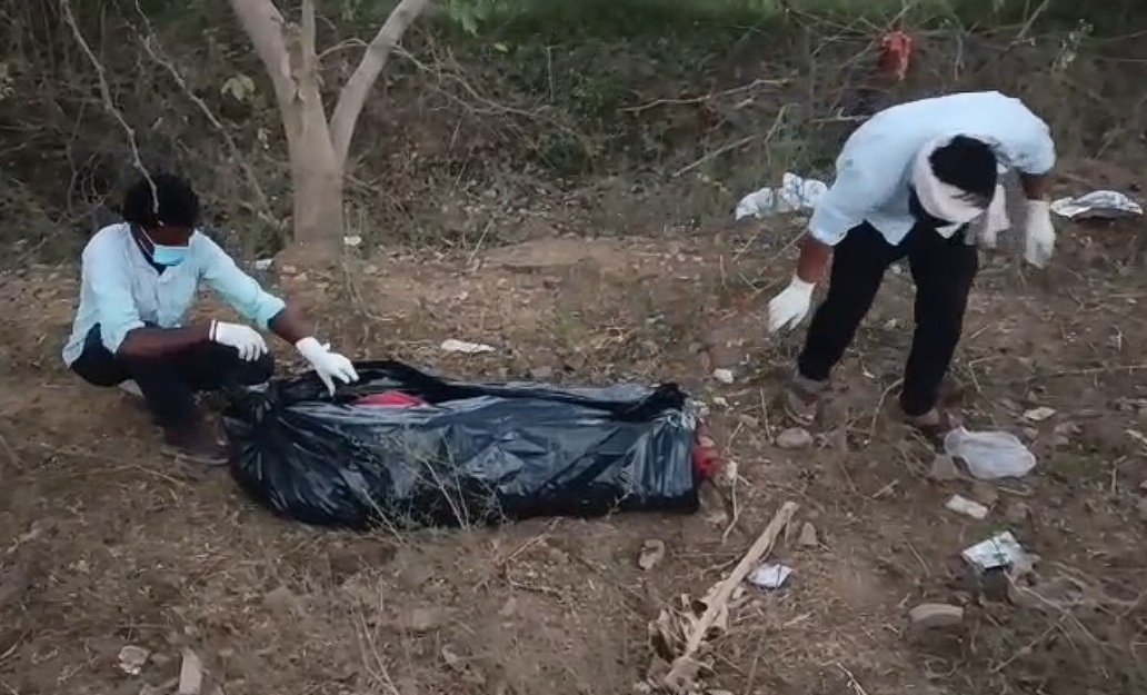 Police Investigate Unidentified Man's Death in Mauganj.webp Police Investigate Unidentified Man's Death in Mauganj.webp