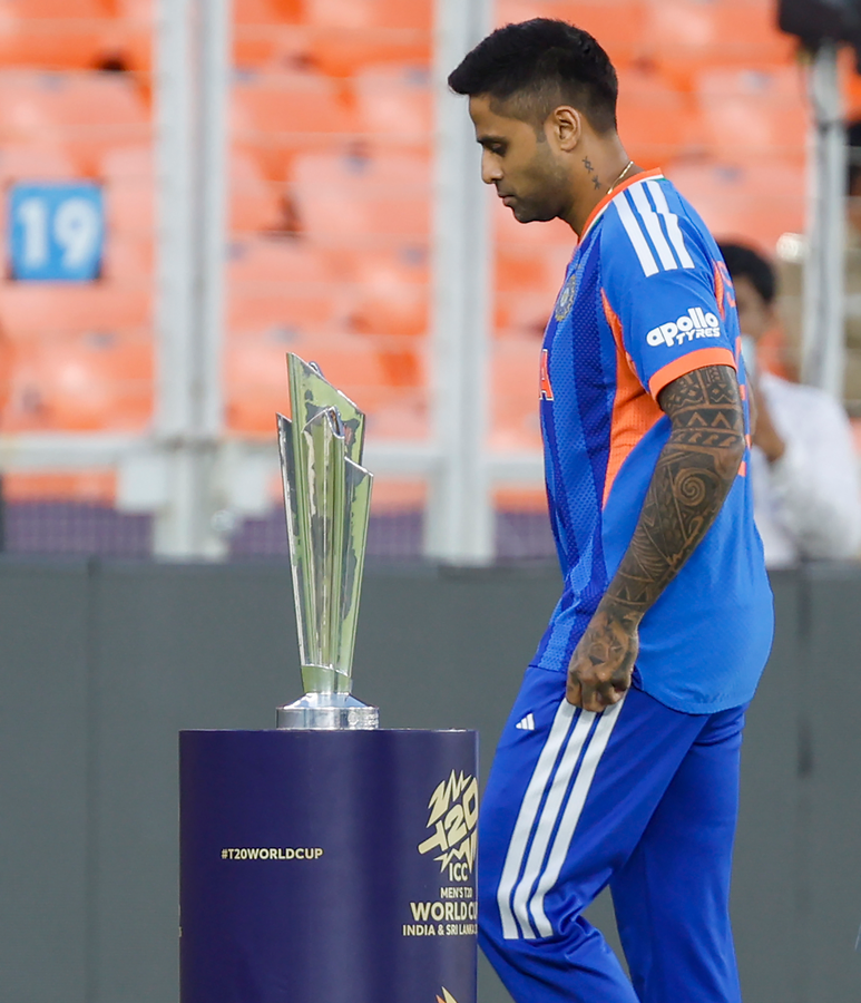 NZ Coach Acknowledges India's Favoritism Ahead of T20 Final.webp