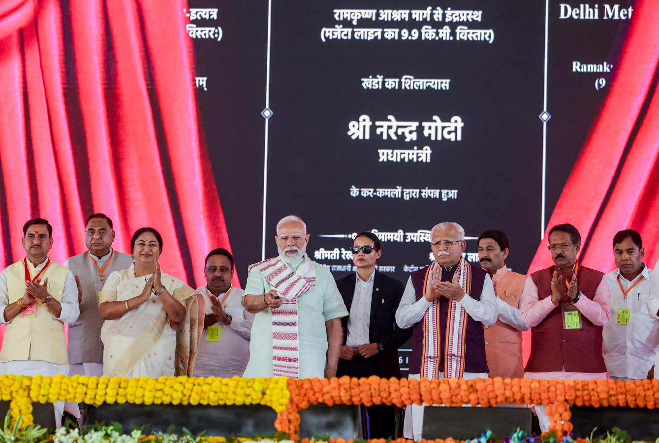 Modi Highlights Delhi's Progress, Contrasts with Previous Administration.webp